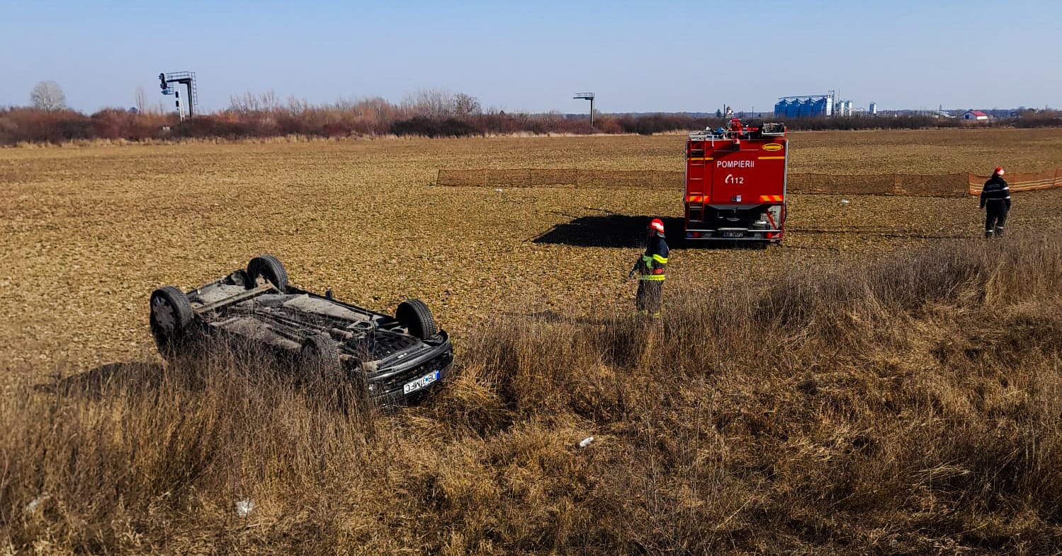 Accident la ieșire din Răcari spre Conțești. Două persoane au fost rănite