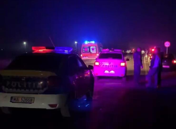 ACCIDENT MORTAL PE DN 7. Un bărbat de 65 de ani a murit după ce a fost acroșat de două mașini la intersecția cu Serdanu