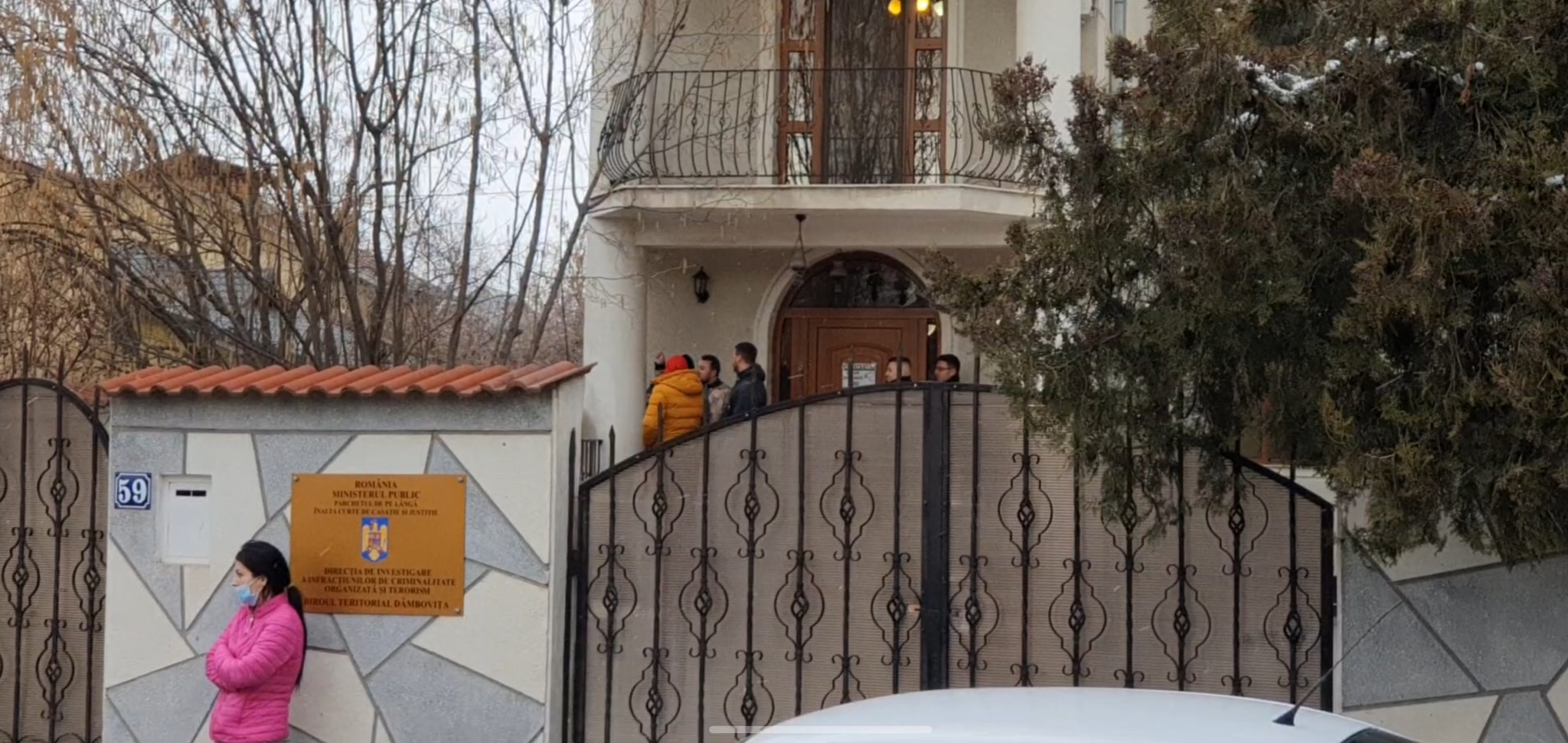 Grupare de proxeneți care au racolat peste 40 de tinere din Dâmbovița, destructurată de politiștii dâmbovițeni si DIICOT . VIDEO