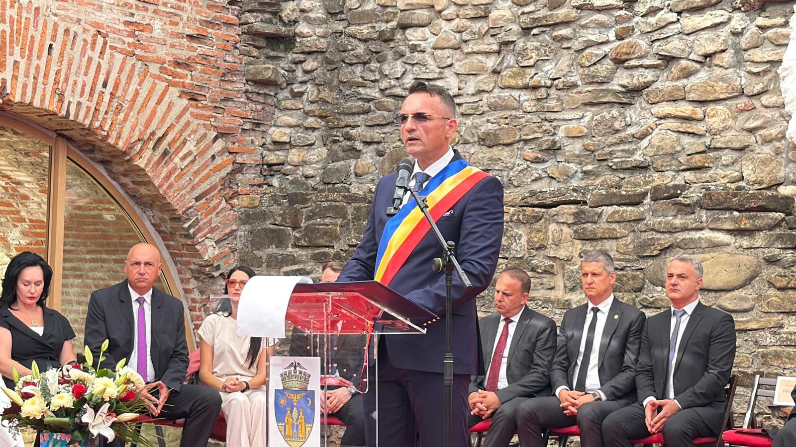 La mulți ani, Târgoviște! La mulți ani, târgovișteni!